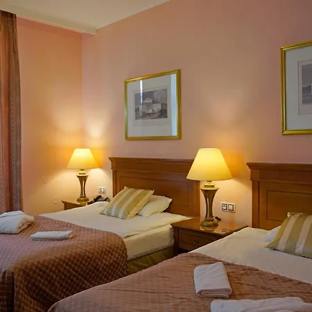 Lauretta 4*