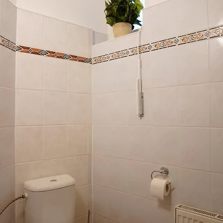 Lauretta 4*
