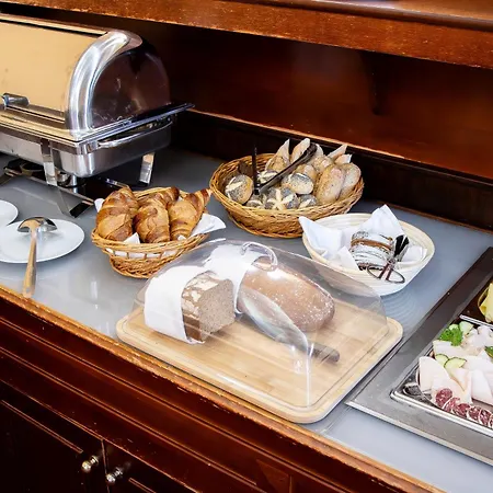 Lauretta Hotel 4*