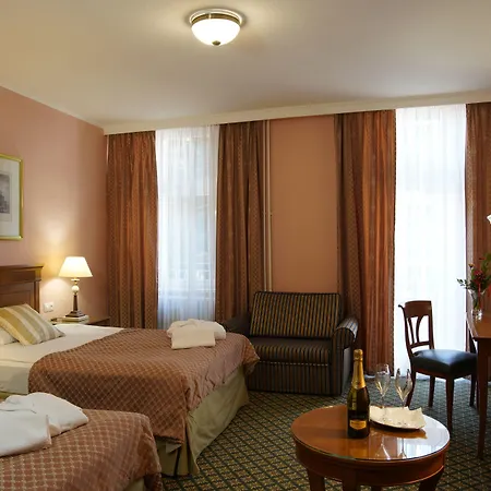 Lauretta 4*