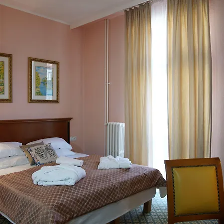 Lauretta Hotel KLV