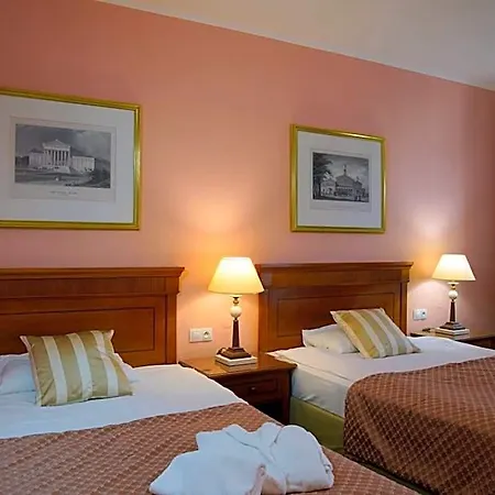 Lauretta Hotel 4*