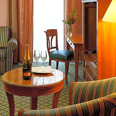 Lauretta 4*