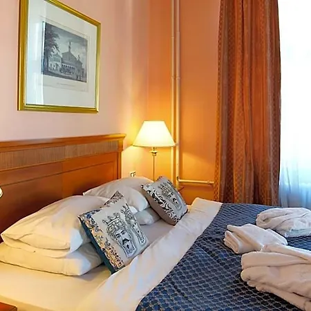 Lauretta Hotel 4*