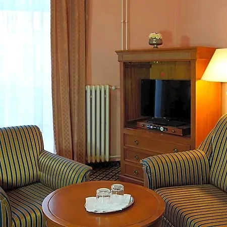 Lauretta 4*