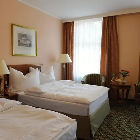 Lauretta 4*