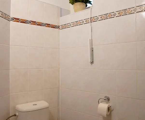 Lauretta 4*