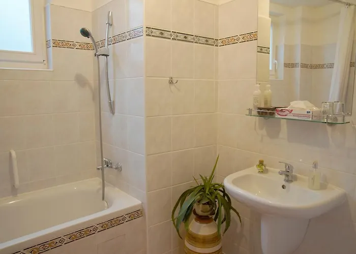 Lauretta 4*